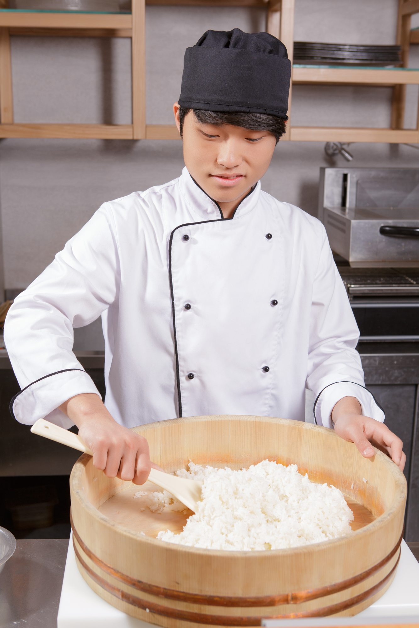 Щоб стати шеф-кухарем суші, може знадобитися більше 10 років