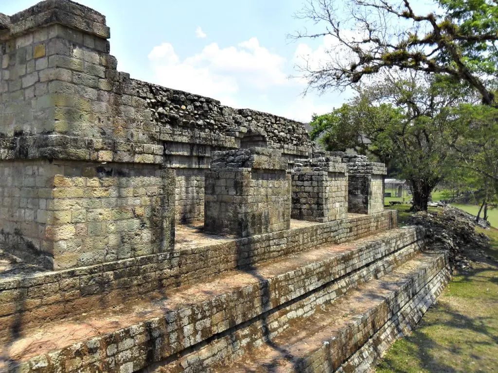 Исследуйте древние руины Копана майя